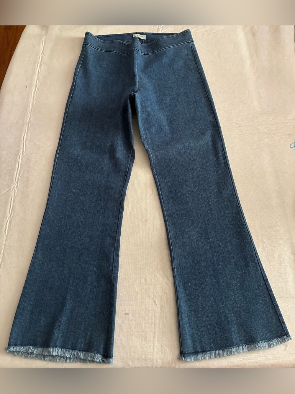 AM High-Rise Cropped Flare Jeans with Frayed Hem